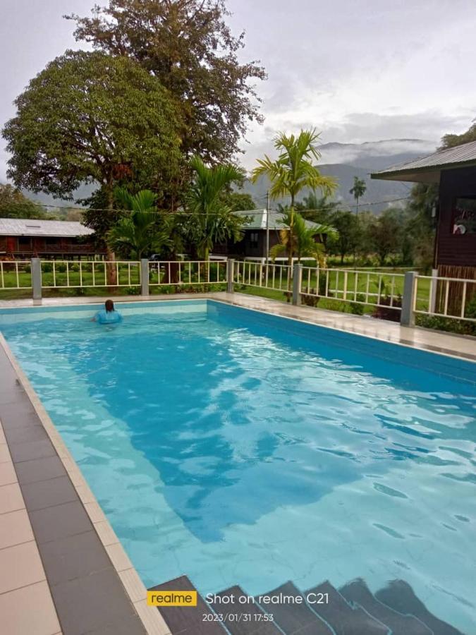 Benarat Lodge Мулу Экстерьер фото